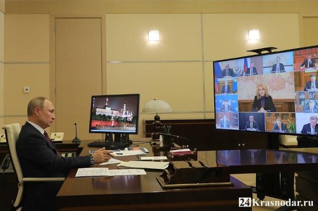 Путин поручил со следующей недели перейти к массовой вакцинации от коронавируса