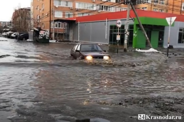 В Краснодаре откачивающая техника работает по 55 заявкам