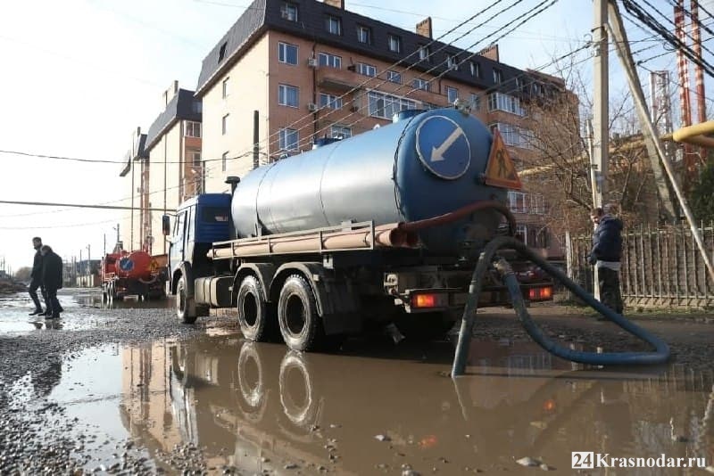 Более трёх тысяч кубометров талой воды откачали в Краснодаре 10 февраля
