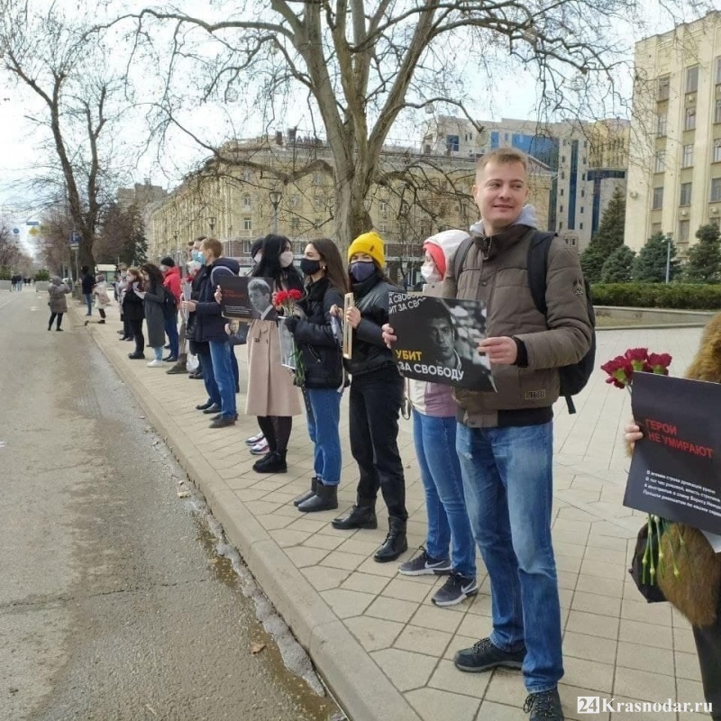 В Краснодаре состоялась акция памяти Бориса Немцова