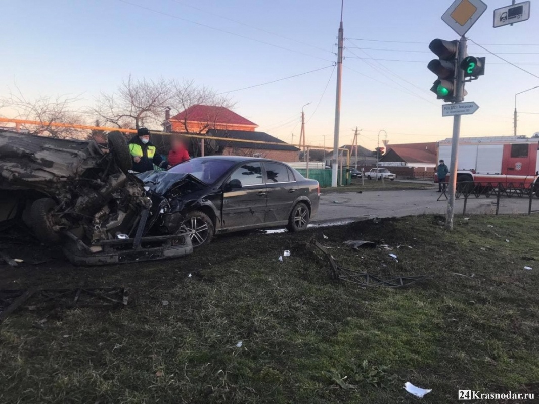 Пьяный сотрудник полиции мог спровоцировать смертельную автоаварию в Тихорецке