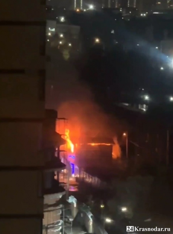 Гаражи вспыхнули на улице Лузана