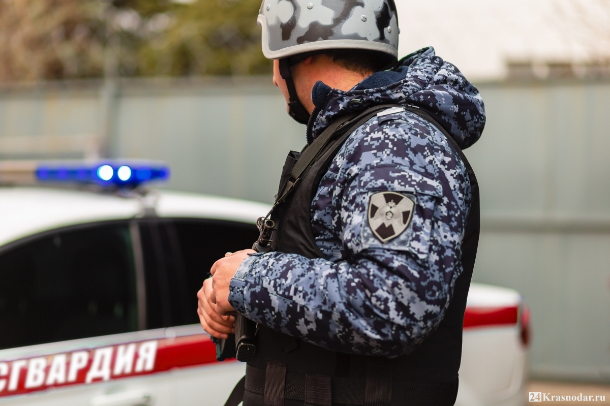 В Адлере росгвардейцы оказали содействие при пресечении конфликта возле ТРЦ