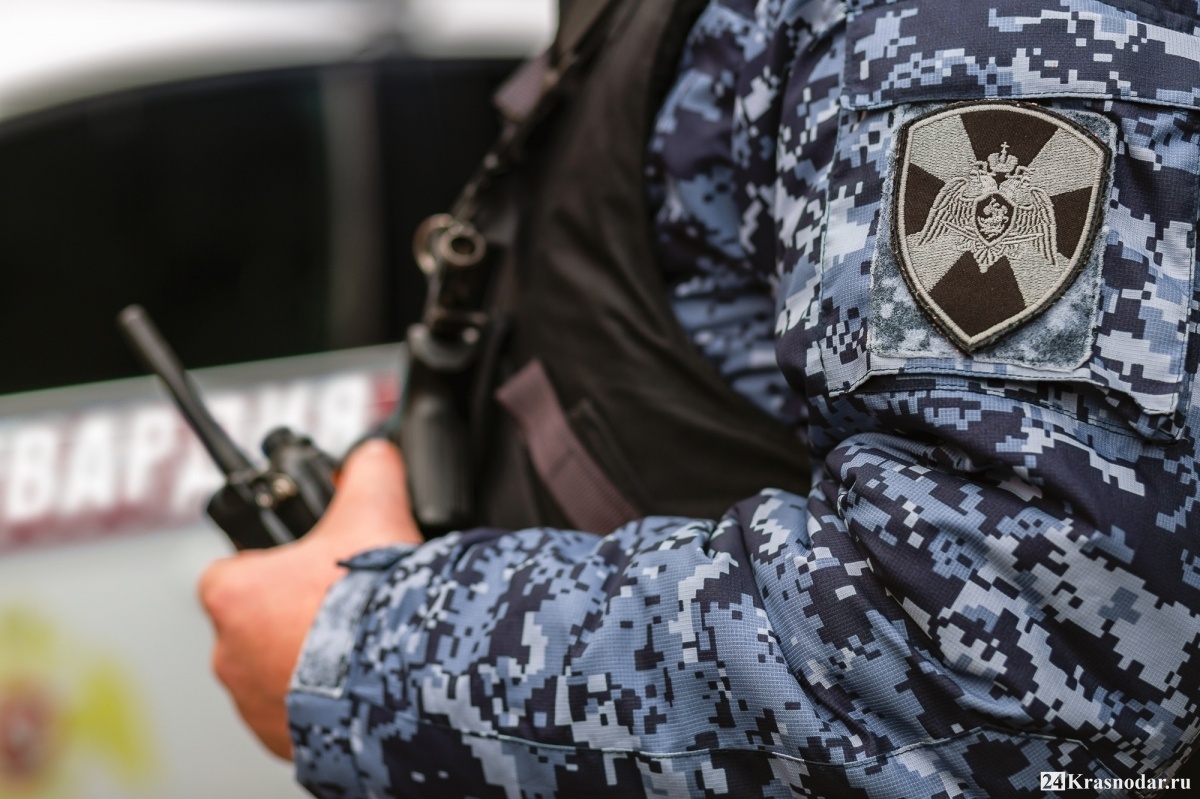 В Краснодаре росгвардейцы задержали мужчину по подозрению в грабеже