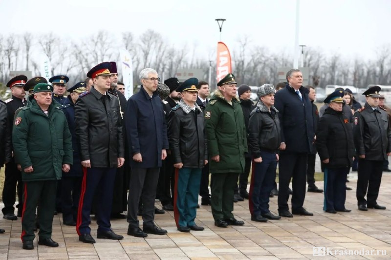 В День защитника Отечества начальник регионального управления Росгвардии принял участие в возложении цветов