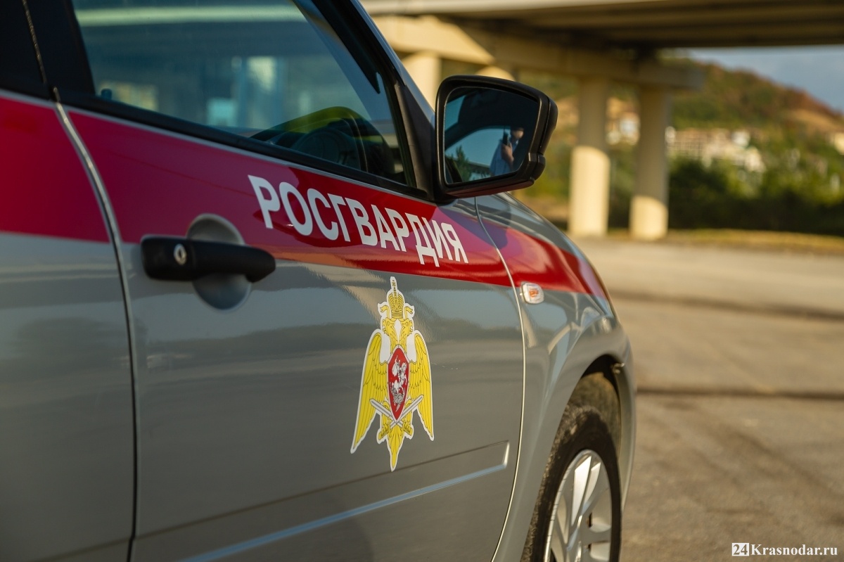 В Краснодаре росгвардейцы защитили женщину от нетрезвого приезжего