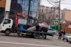 Эвакуатор уронил машину
