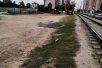 Приходится топтать песок и грязь