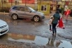 Не водят, а носят детей в садик через грязь