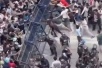 Молодежь свергла власть в Непале после блокировки мессенджеров