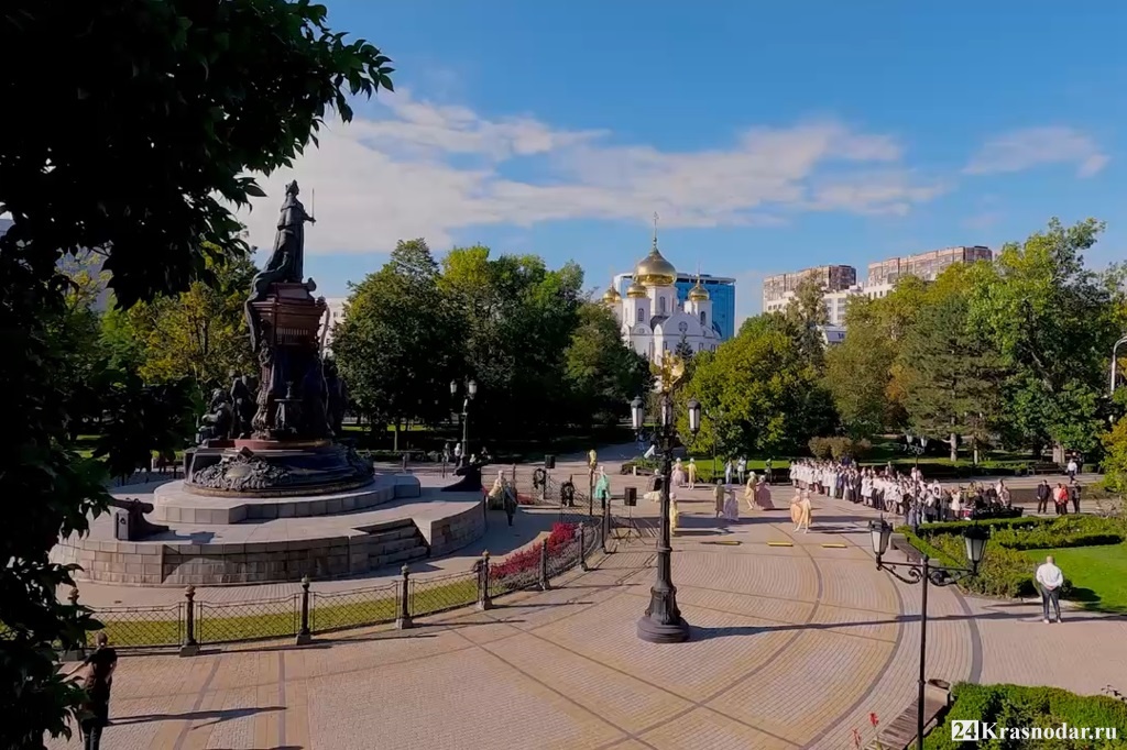 Памятник Екатерине Великой и всему кубанскому казачеству