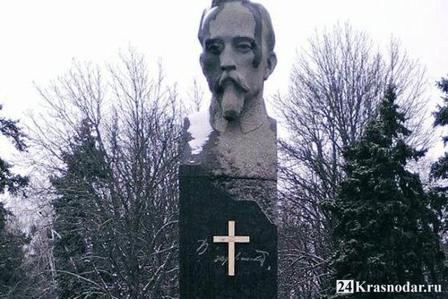 Крест на памятнике Дзержинскому – 24Krasnodar.ru 