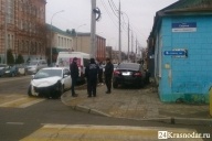 Зажали авто и принялись избивать