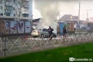 Как полицейские тушили вспыхнувший Шевроле (ВИДЕО)