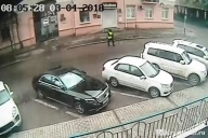 Агрессивный дворник – грабитель