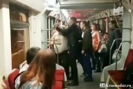 Агрессивный дед в трамвае (ВИДЕО 18+)
