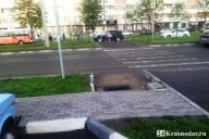 Провалилась в канализационный колодец