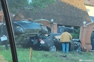Легковушка протаранила забор и оказалась под другим автомобилем