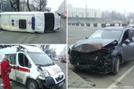 Опрокинулась скорая помощь