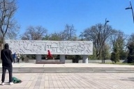 Прыгали через «Вечный огонь»
