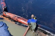 Уже собрали тысячи кубометров нефтепродуктов