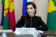 За красоткой приехал воронок