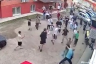 Избили девочку и устроили поножовщину