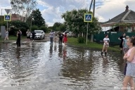 Люди вышли на улицу