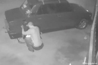 Вскрывают ночью машины и сливают бензин