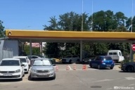 Чиновникам бензин нужнее