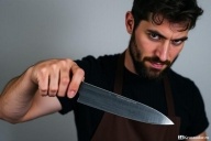 Зверски зарезал сожительницу