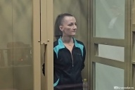 Сбросила с пятого этажа