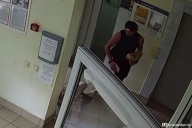 Нападение курьера на пожилую консьержку