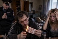 Опер вымогал деньги у наркомана