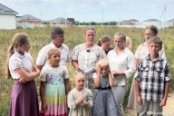 Постройки снести, участки отдать