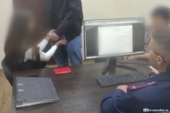 Била ножом в голову